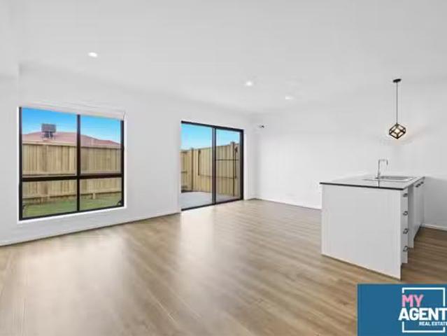 Unique 24 Fewster Circuit, Mickleham, VIC 3064