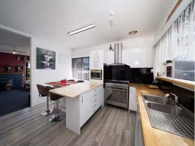 Charming 24 Leighland Road, Claremont, TAS 7011