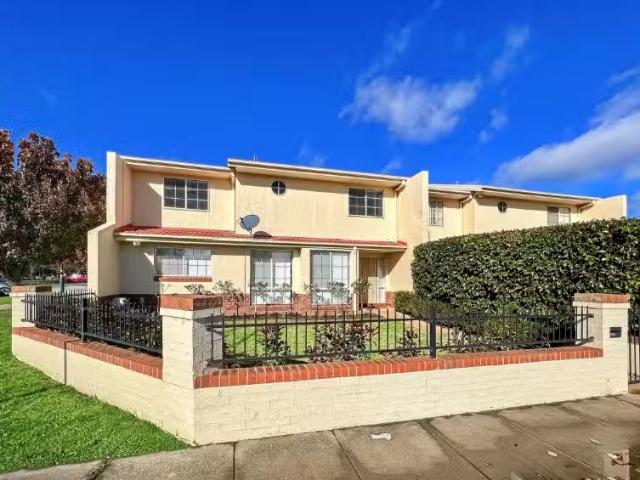 Charming 24 Paisley St, Nicholls House for rent Listed by Hol.