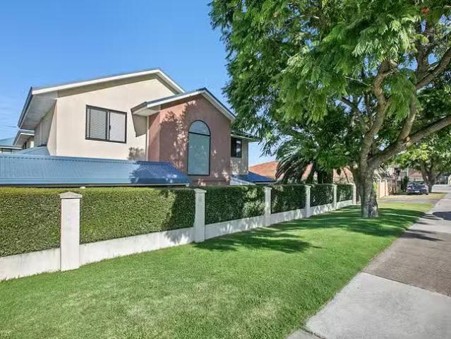 Cozy 2/4 Pearl Road, Cloverdale, WA 6105
