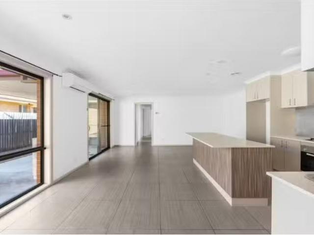 Charming 24 Pinnacles Street, Harrison House for rent Listed.