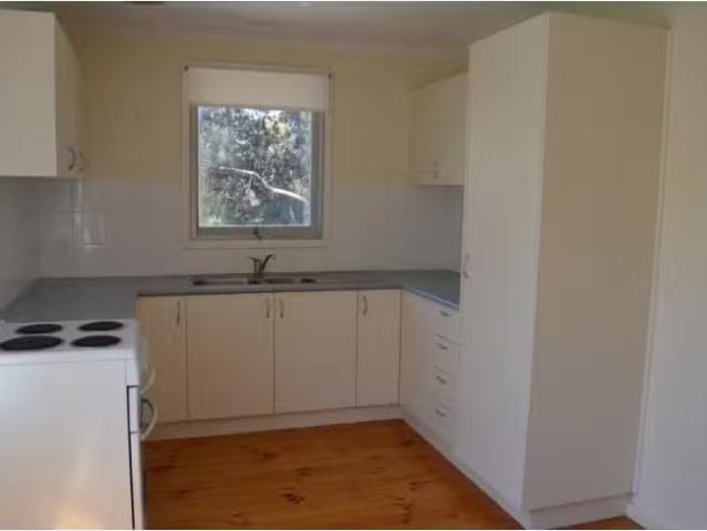 Cheap 24 Ryan Street, Curtin House for rent Listed by Alex Pa.