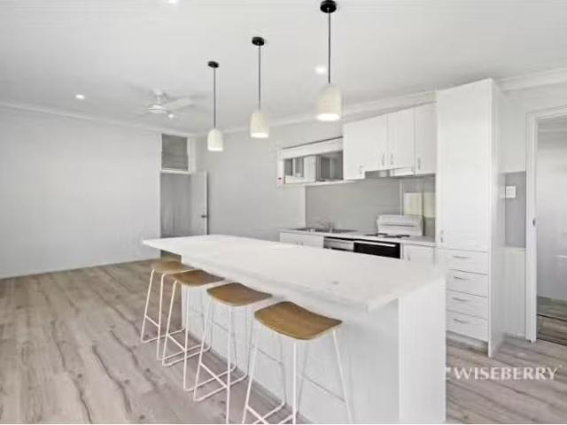 Unique 24A Wallarah Rd, Gorokan House for rent Listed by Heri.