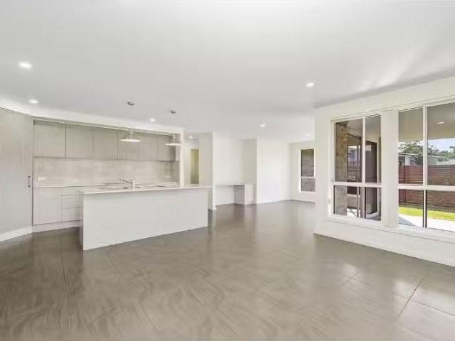 For Rent! 24b Whistler Drive, Port Macquarie House for rent L.