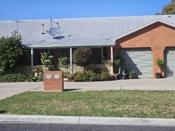 For Rent! 2/580 Webb Street, Lavington Apartment for rent Lis.