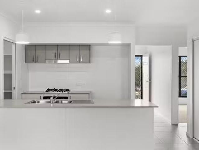 Charming 25 Abbeyfeale Circuit, Meringandan West, QLD 4352