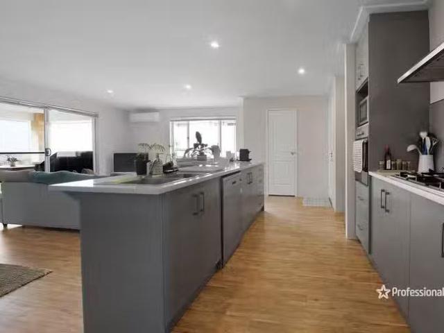 Just in! 25 Beachcomber Hill, Glenfield, WA 6532