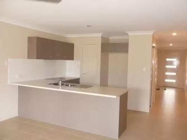 Nice 25 Berghofer Drive, Oakey, QLD 4401