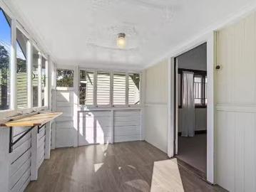 Cozy 25 Flower Street, Woolloongabba, QLD 4102