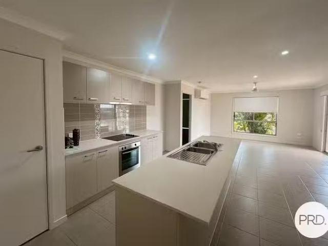 Deal! 2/5 Goodnight Place, New Auckland, QLD 4680