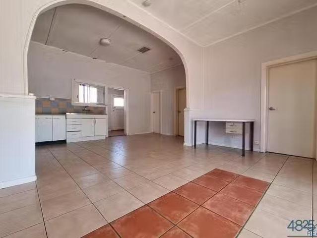 Deal! 2/5 Leila Street, The Gap, QLD 4825