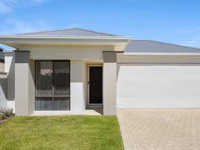 Deal! 25 Sandpatch Parkway, Eglinton, WA 6034