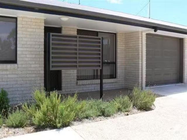 For Rent! 2/60 Wallangarra Road, Stanthorpe, QLD 4380