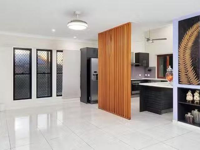 Cozy 267B Lister Street, Sunnybank, QLD 4109