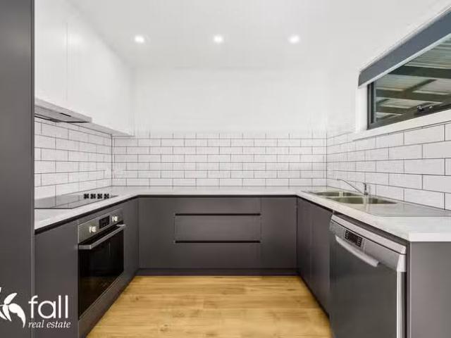 Rental! 2/6 Home Avenue, Blackmans Bay, TAS 7052