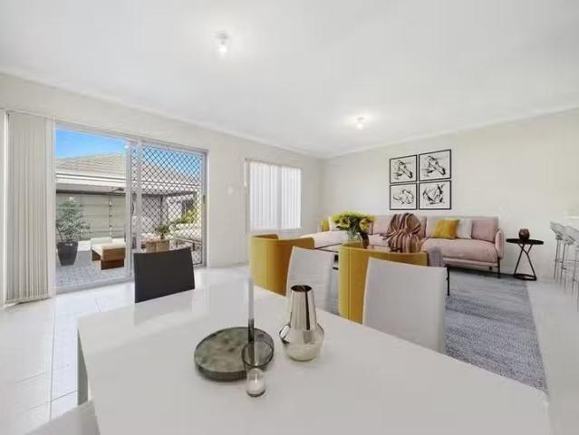Cheap 26 Jam Way, BANKSIA GROVE, WA 6031 House for Rent