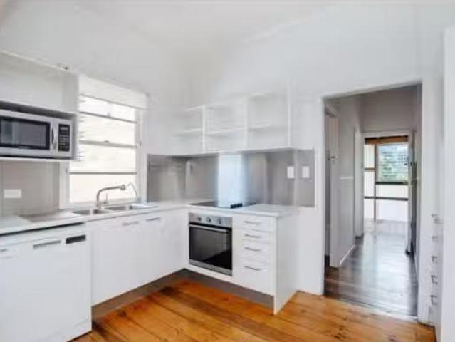 Nice 26 Pacific Parade, Bilinga House for rent Listed by Bin.