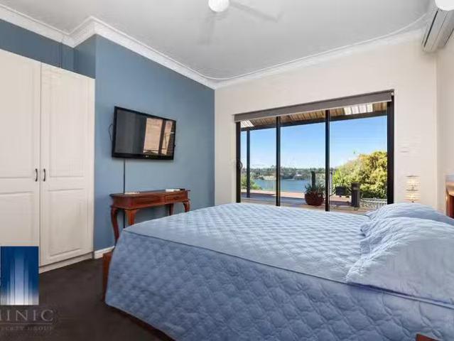 For Rent! 26 River Way, Salter Point, WA 6152
