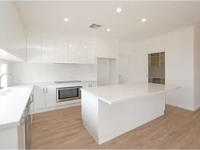 Deal! 26 Thomas street, GOL GOL House for rent Listed by Skye.