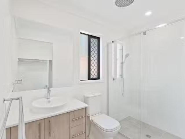 Nice 2/77 Tahoe Street, Logan Reserve, QLD 4133