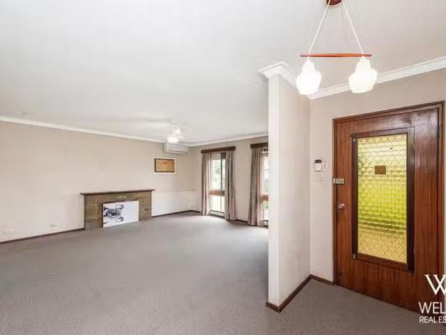 For Rent! 276 Robinson Avenue, Cloverdale, WA 6105