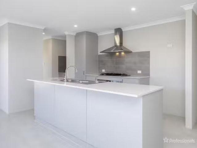 Cheap 27 Ariane View, Yanchep, WA 6035