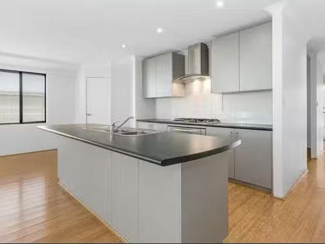 Cozy 27 Bathurst Gardens, Darch, WA 6065