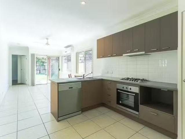 Deal! 2/7 Creekside Court, Everton Hills, QLD 4053