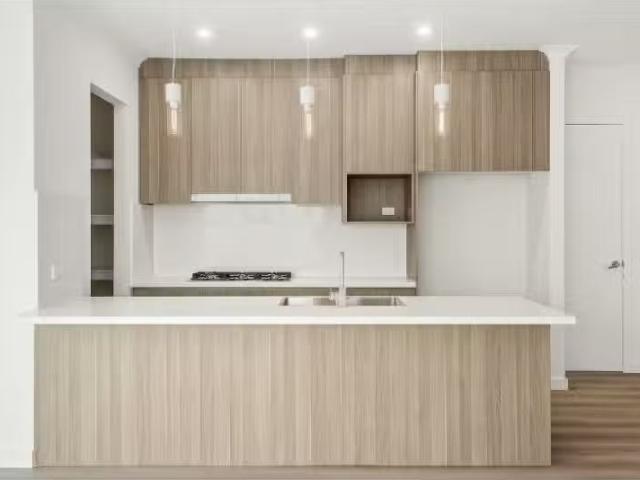 Rental! 27 Greenview Drive, Horsley House for rent Listed by.