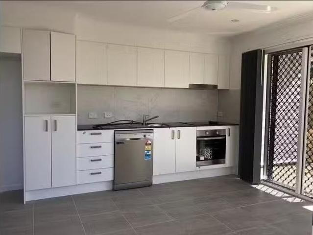 Just in! 2/7 Radcliffe Court, Bellbird Park, QLD 4300