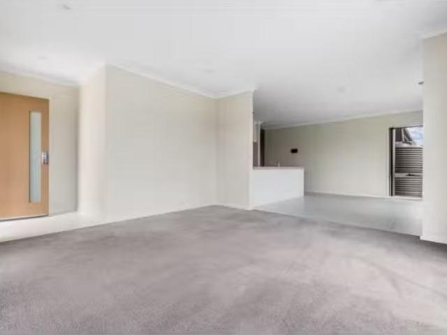 Charming 28 Maranunga Crescent, Crace House for rent Listed b.