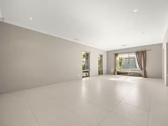 Nice 28 Marlin Way, Singleton, WA 6175