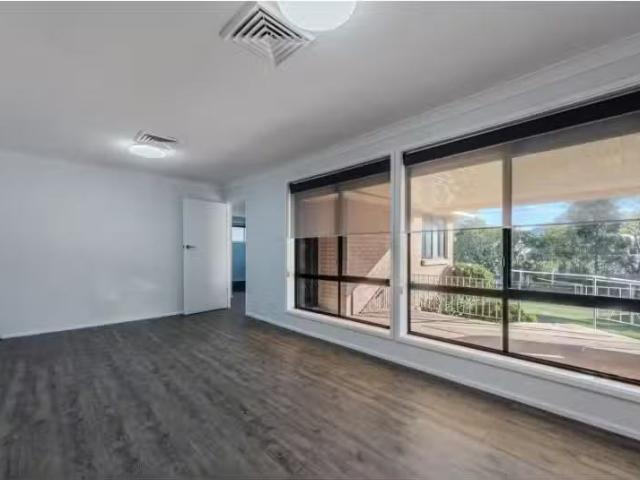 Cheap 28 Mcauley Crescent, Emu Plains House for rent Listed b.