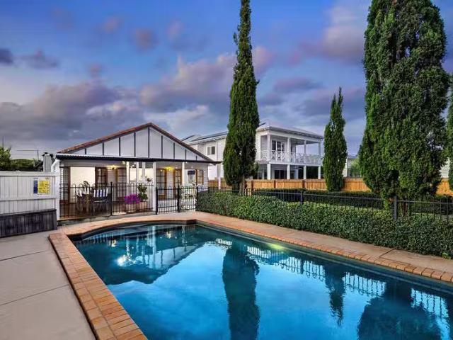 Charming 28 Olive Street, Hendra QLD 4011
