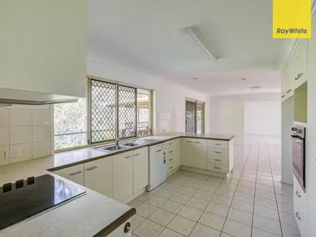 Charming 28 Bayview Drive, Tanah Merah, QLD 4128