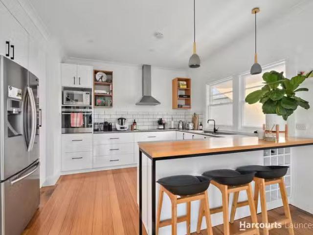 Deal! 28 Belhaven Crescent, NEWSTEAD, TAS 7250 House for Rent