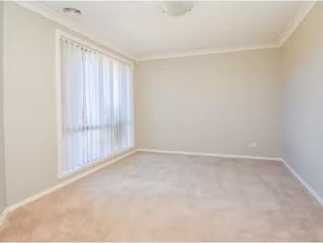Cheap 28 Brooklands Drive, ORANGE House for rent Listed by Be.