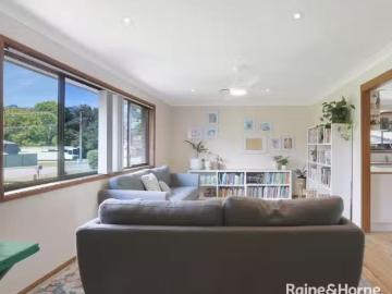 Deal! 28 Charmhaven Avenue, CHARMHAVEN House for rent Listed.
