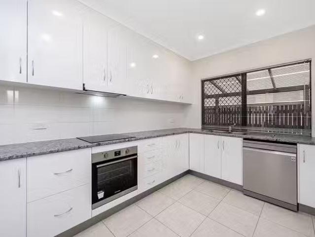 New 2/8 Leopold Street, Aitkenvale, QLD 4814