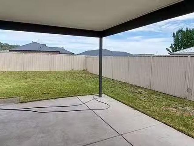 Unique 28 Rogers Avenue, Wodonga, VIC 3690