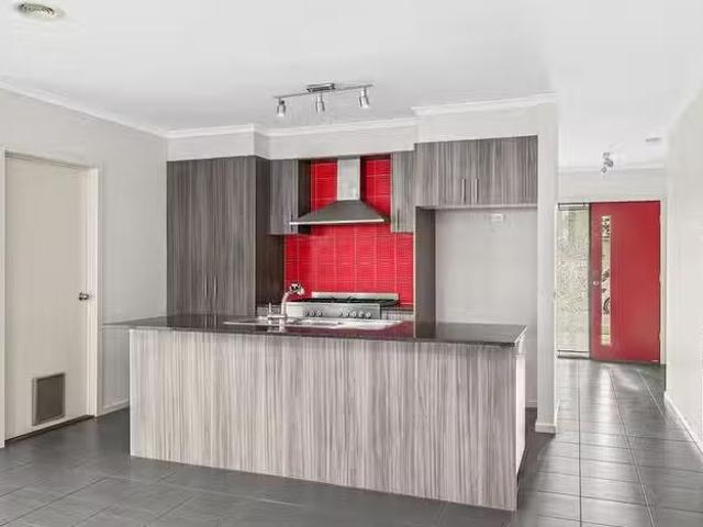 Charming 28 30 Moorhen Drive, Lara, VIC 3212