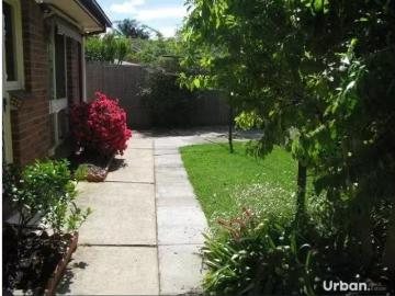 Just in! 2/90 Colonial Drive, Bligh Park Townhouse for rent L.