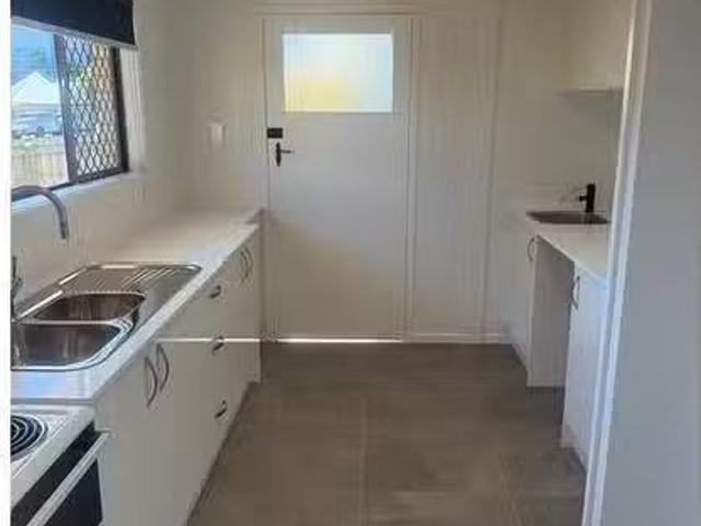 Charming 2/94 Chestnut Street, Wynnum, QLD 4178