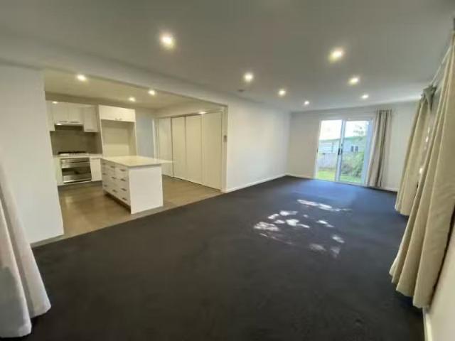 New 2/98 Lowanna Avenue, FORRESTERS BEACH Apartment for rent.