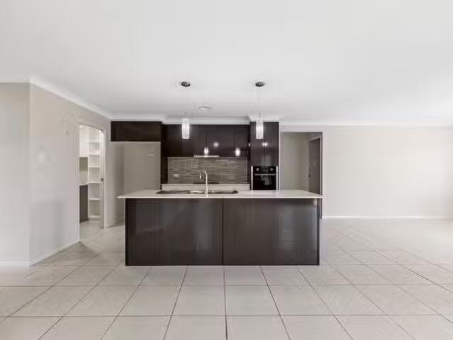 Just in! 29 Carla Crescent, Westbrook, QLD 4350