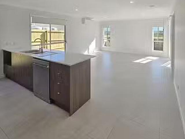 Deal! 29 Flame Tree Road, Cotswold Hills, QLD 4350