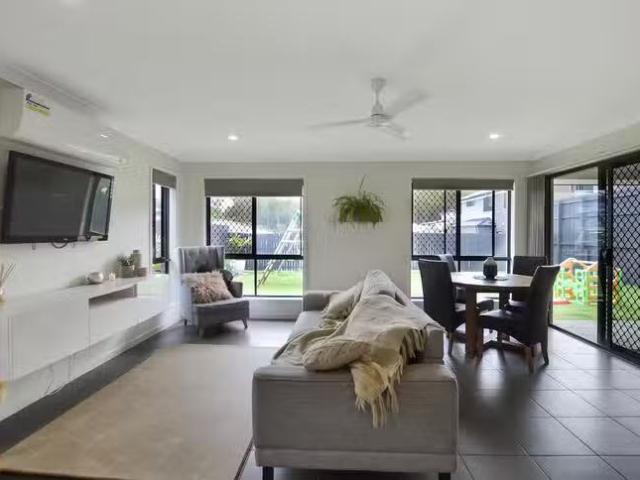 Cozy 29 Stringybark Street, Spring Mountain, QLD 4300