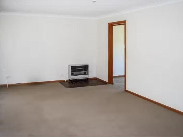 Deal! 29 Sundew Circuit, Orange House for rent Listed by Bell.