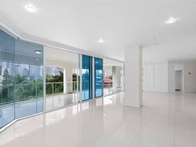 Cozy 201/21 Pixley Street, Kangaroo Point Apartment for rent.