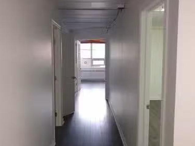 Charming 202 7687 Rue Centrale, Montréal Lasalle, QC, H8P 1L.